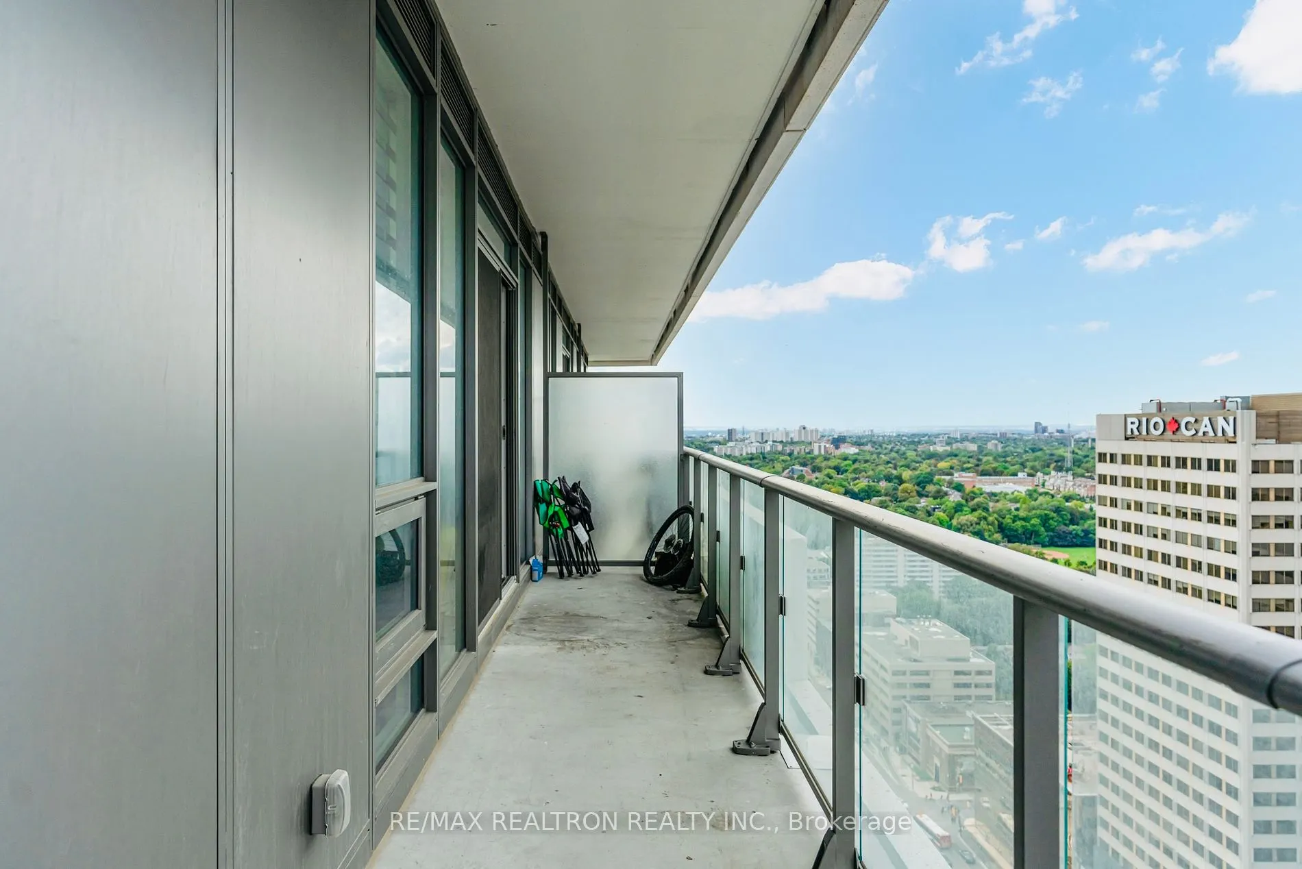 2221 Yonge St, #2911