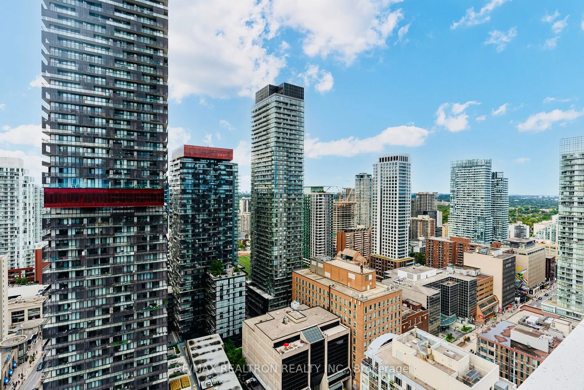 2221 Yonge St, #2911