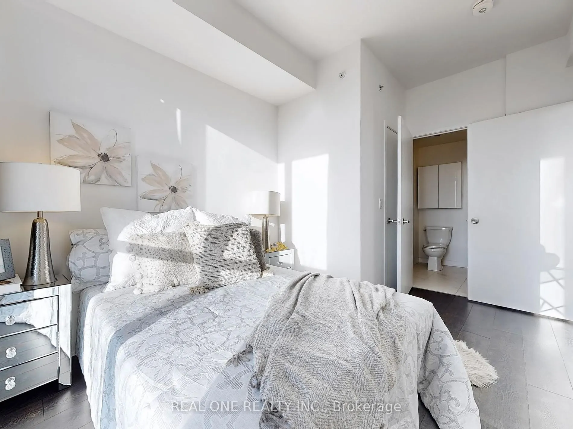 31 Tippett Road, #839