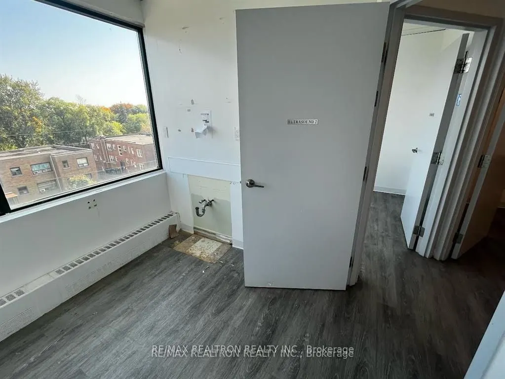3910 Bathurst Street, #207