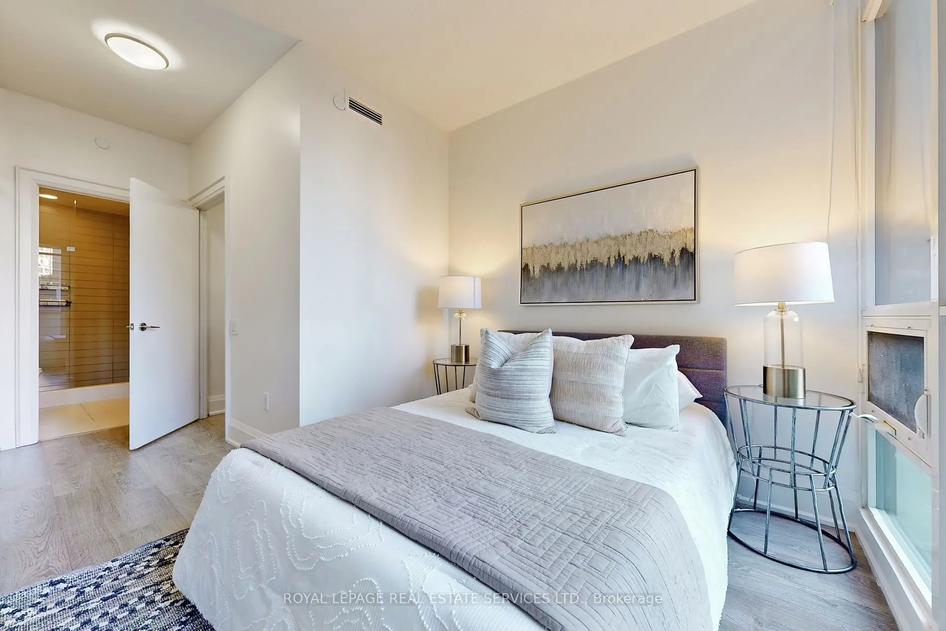 30 Roehampton Ave, #413