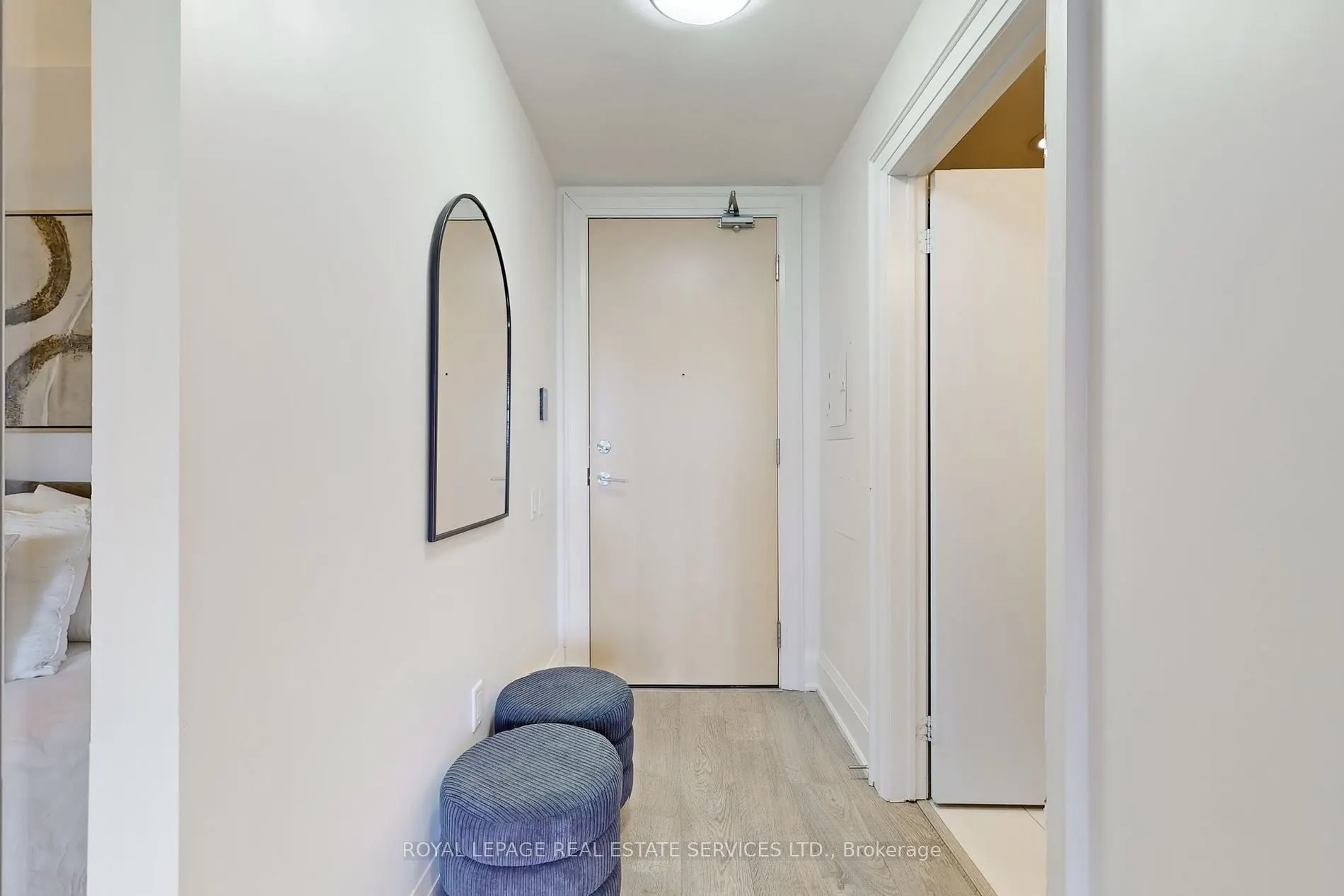 30 Roehampton Ave, #413