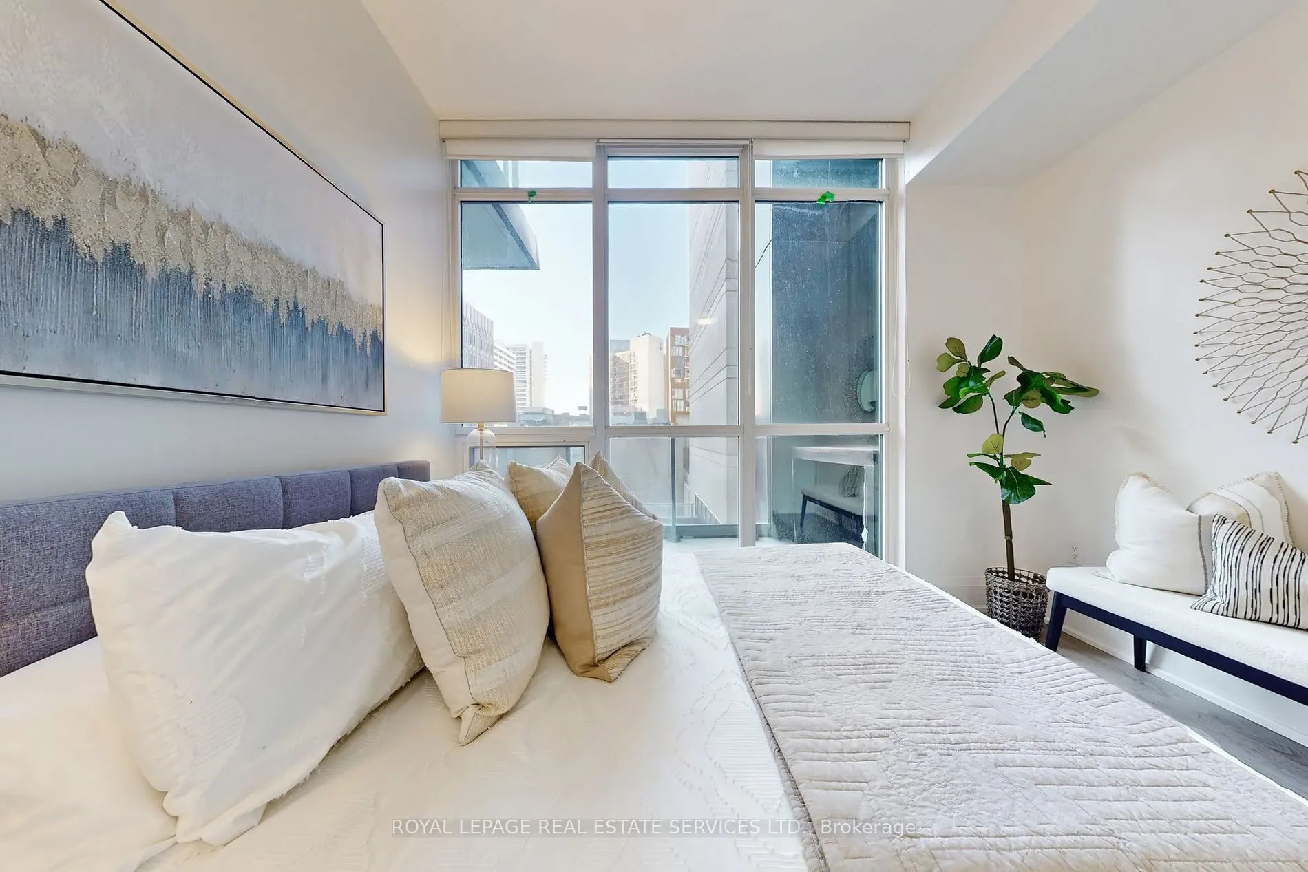 30 Roehampton Ave, #413