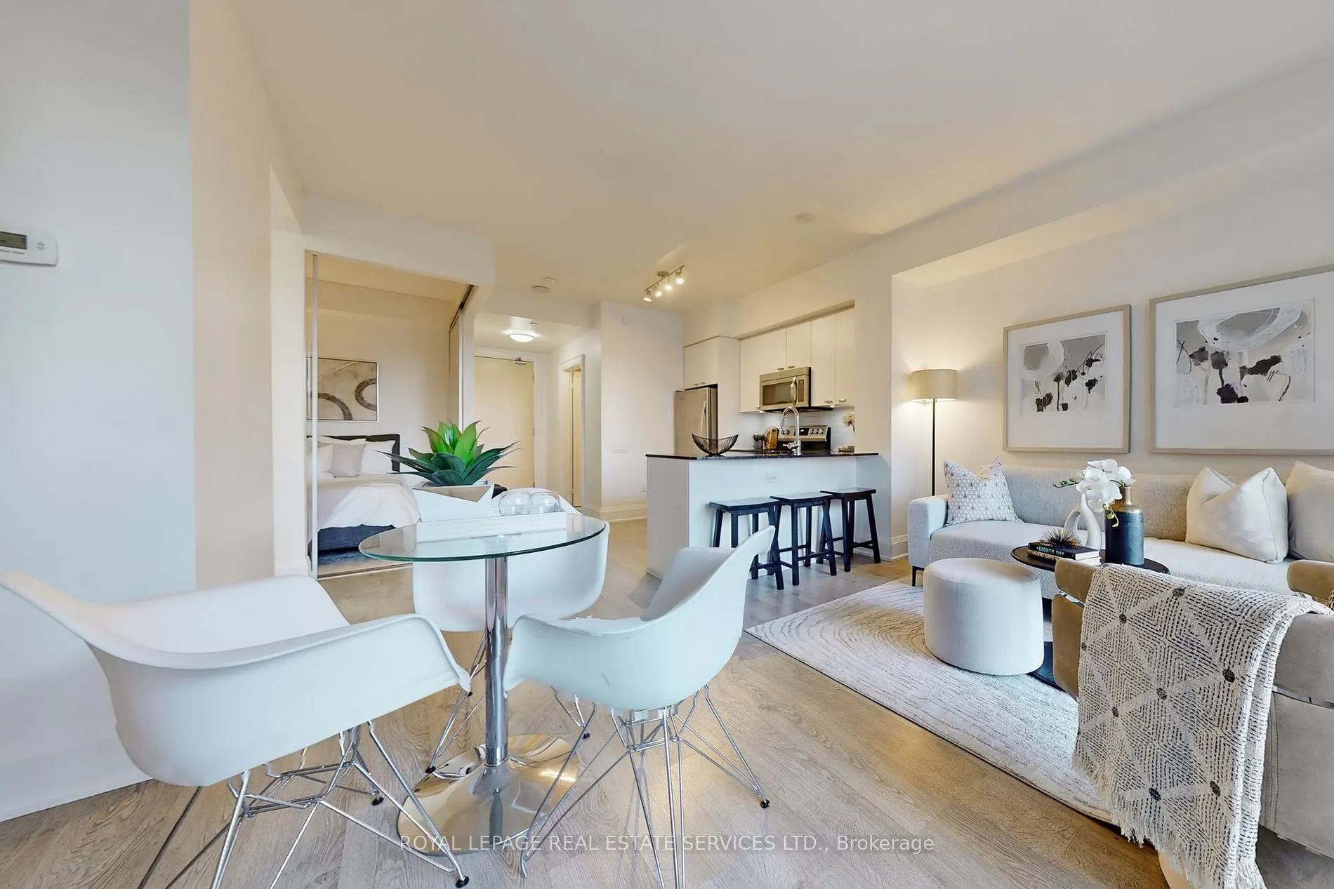 30 Roehampton Ave, #413