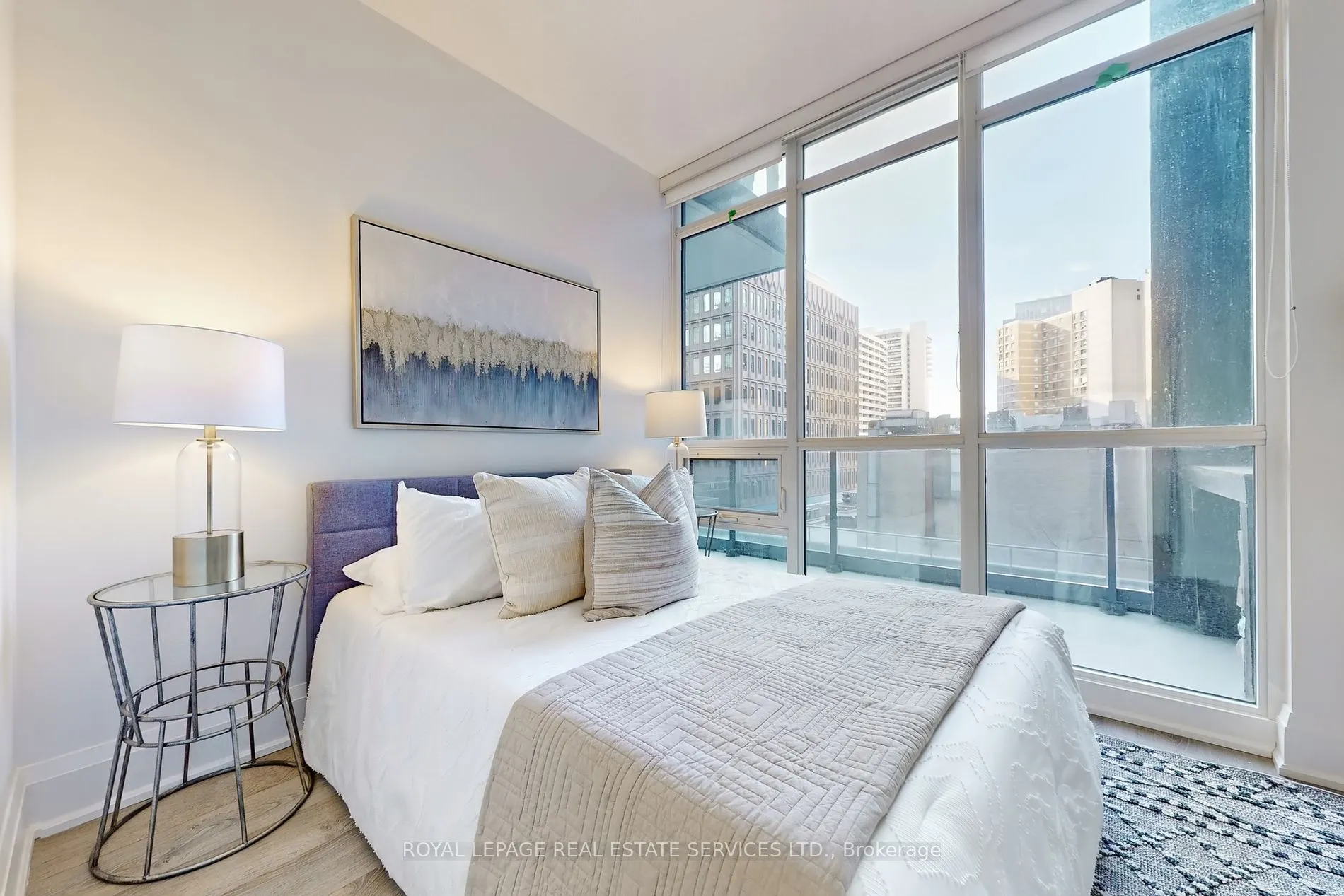 30 Roehampton Ave, #413