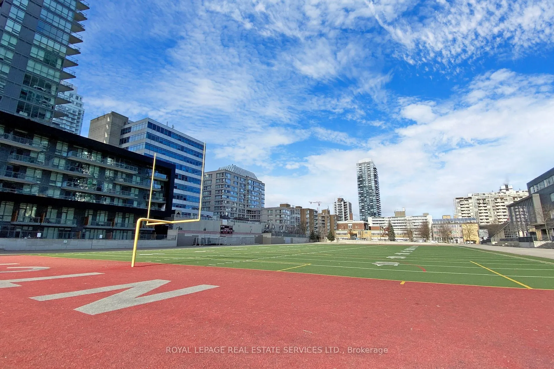 30 Roehampton Ave, #413