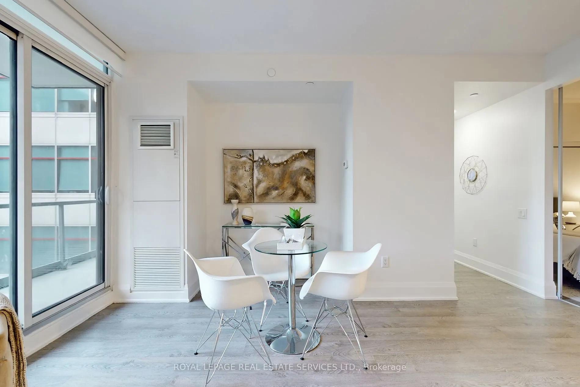 30 Roehampton Ave, #413