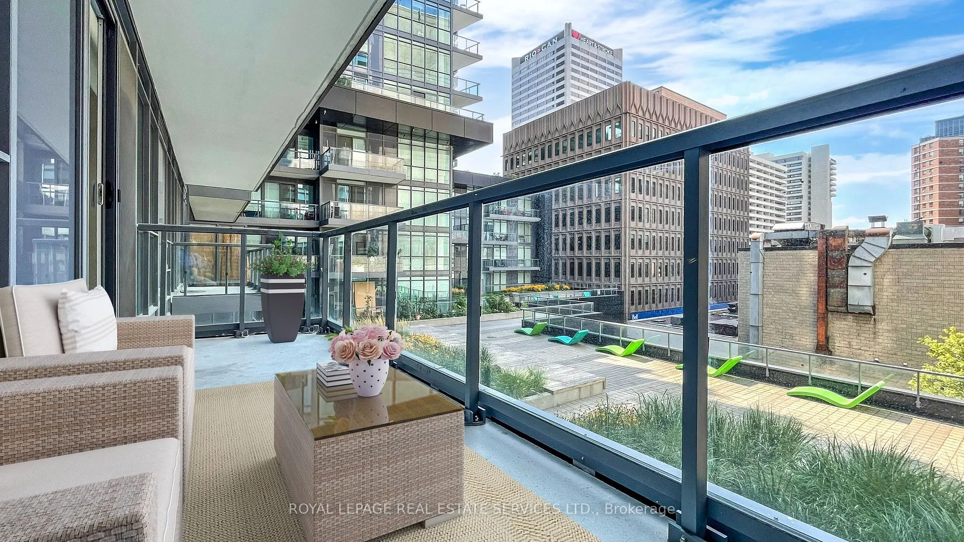 30 Roehampton Ave, #413