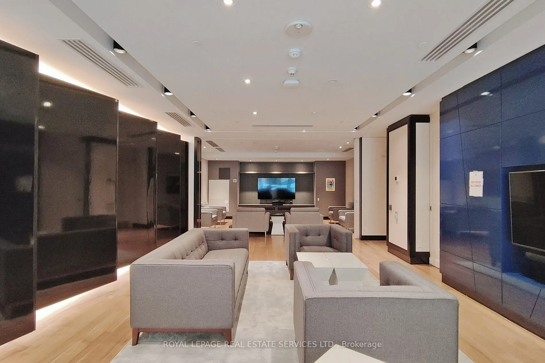 30 Roehampton Ave, #413