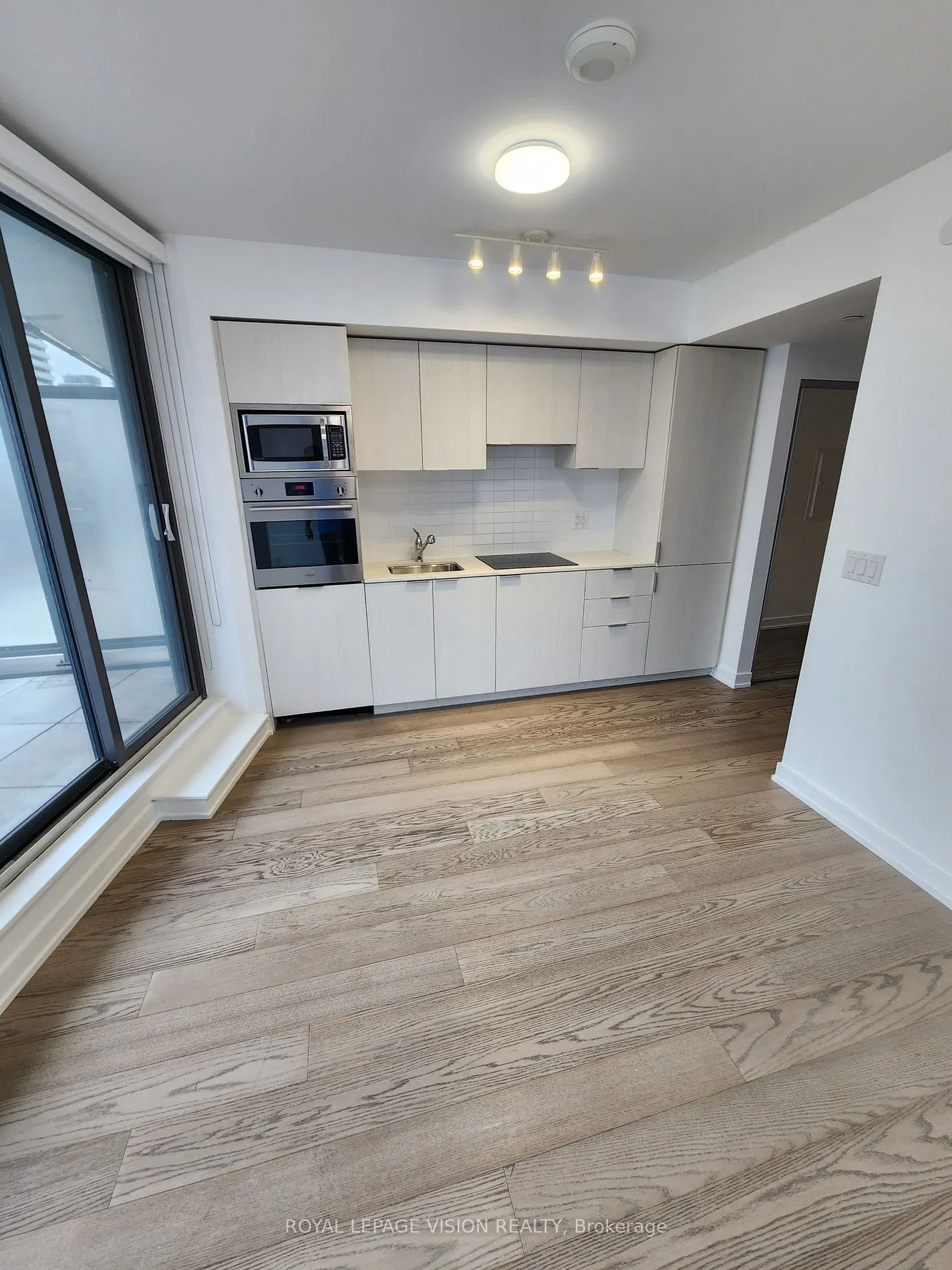 11 Wellesley St W, #812