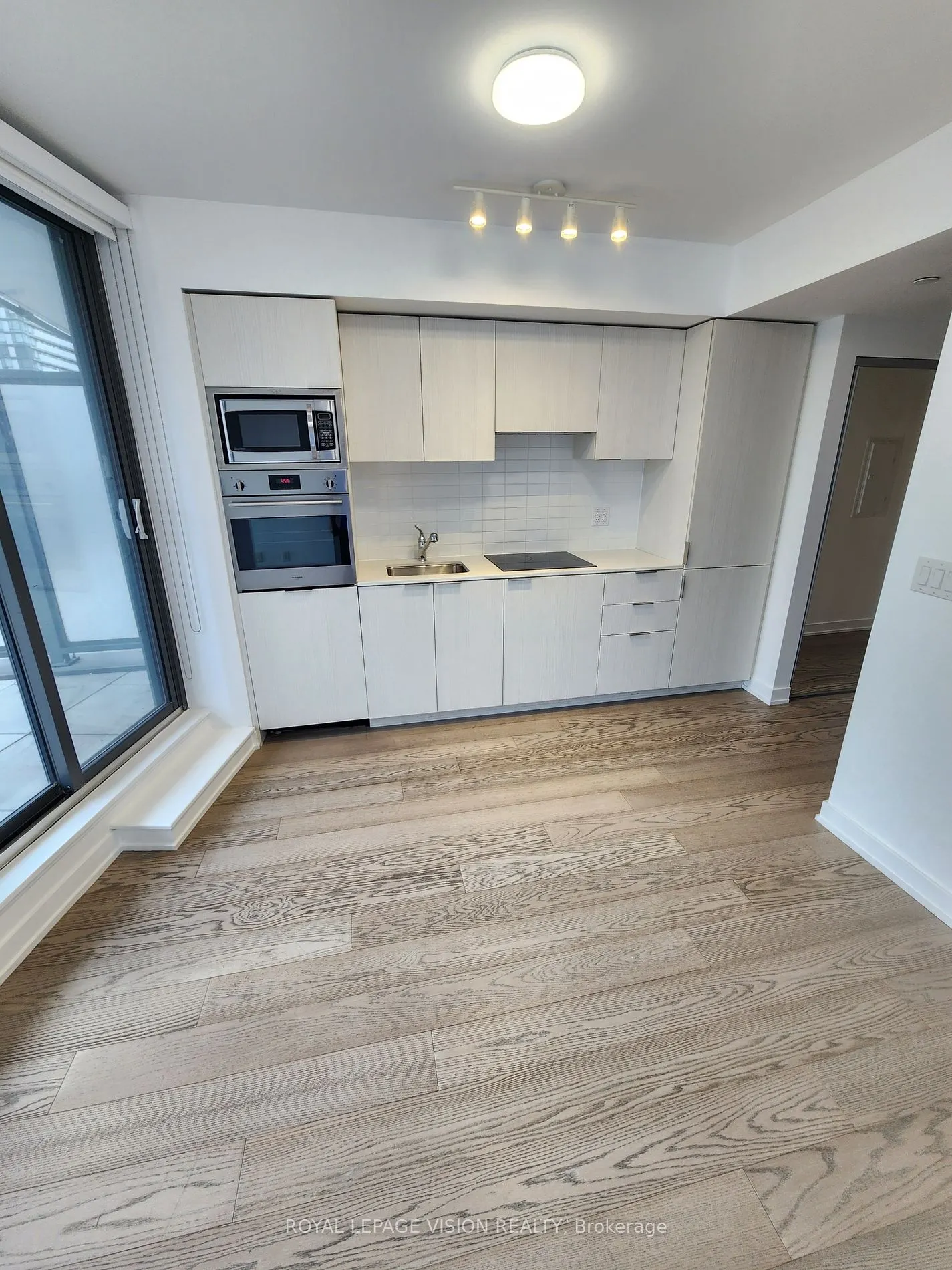 11 Wellesley St W, #812