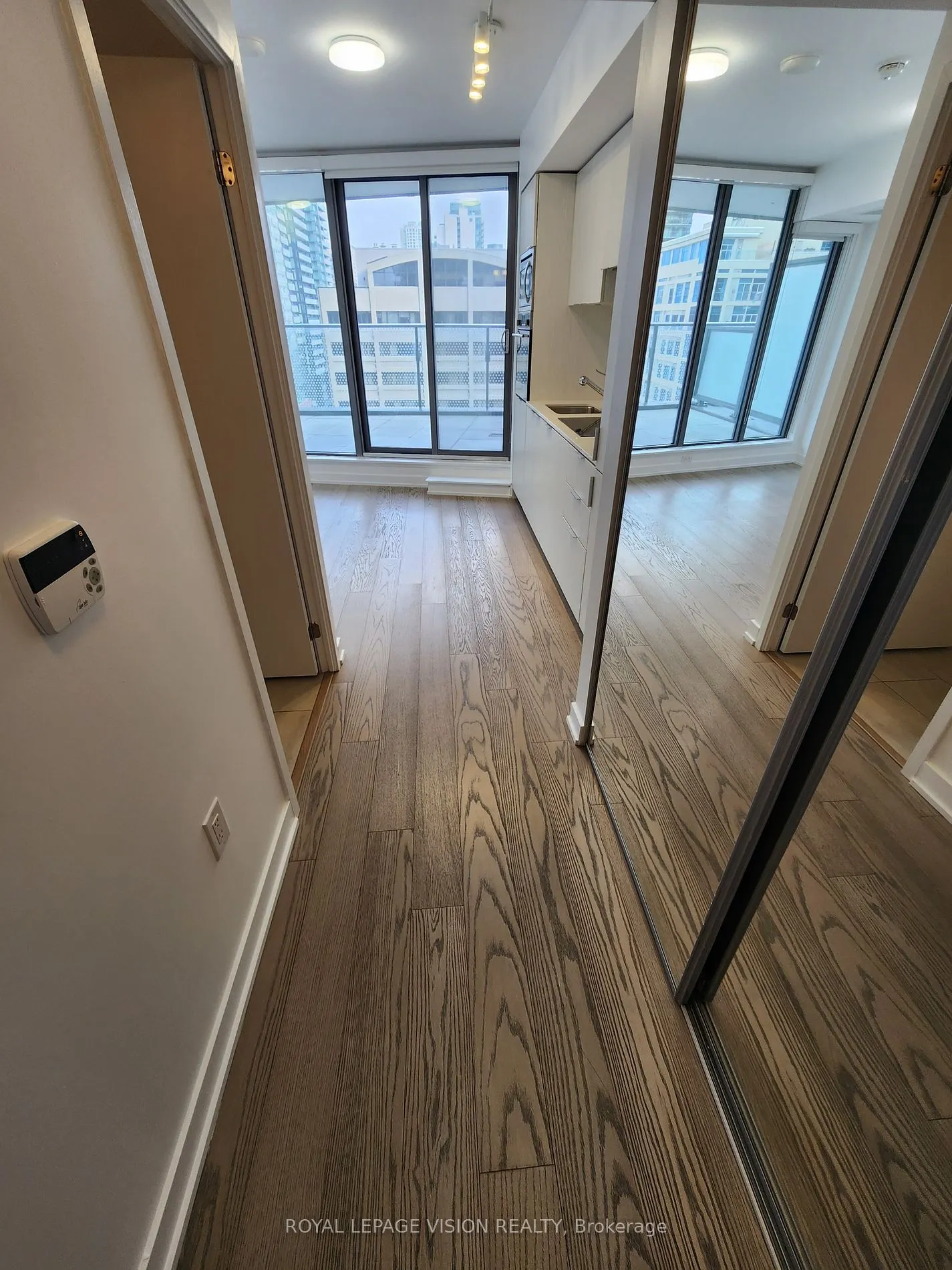 11 Wellesley St W, #812