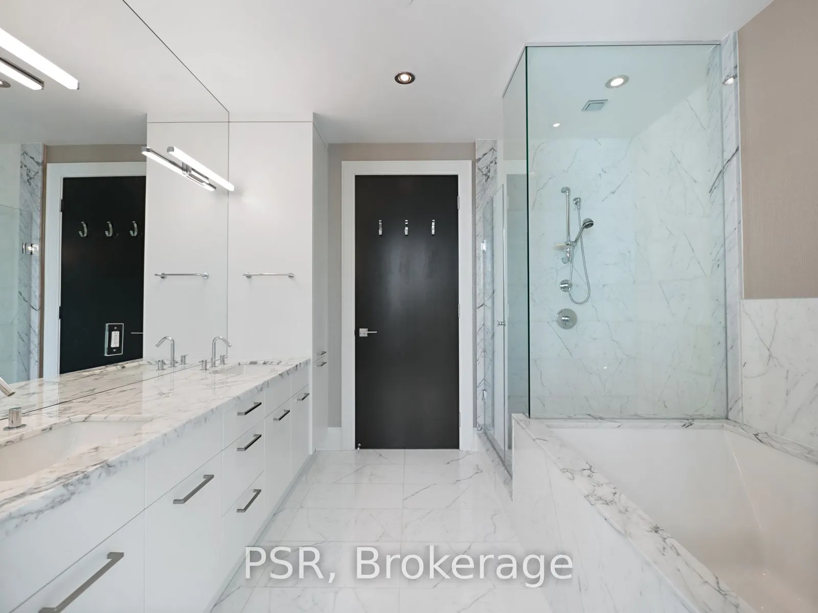 77 Charles St W, #906