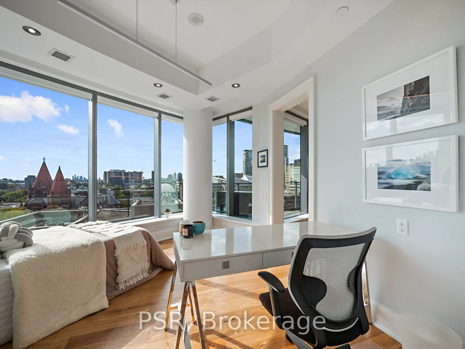 77 Charles St W, #906