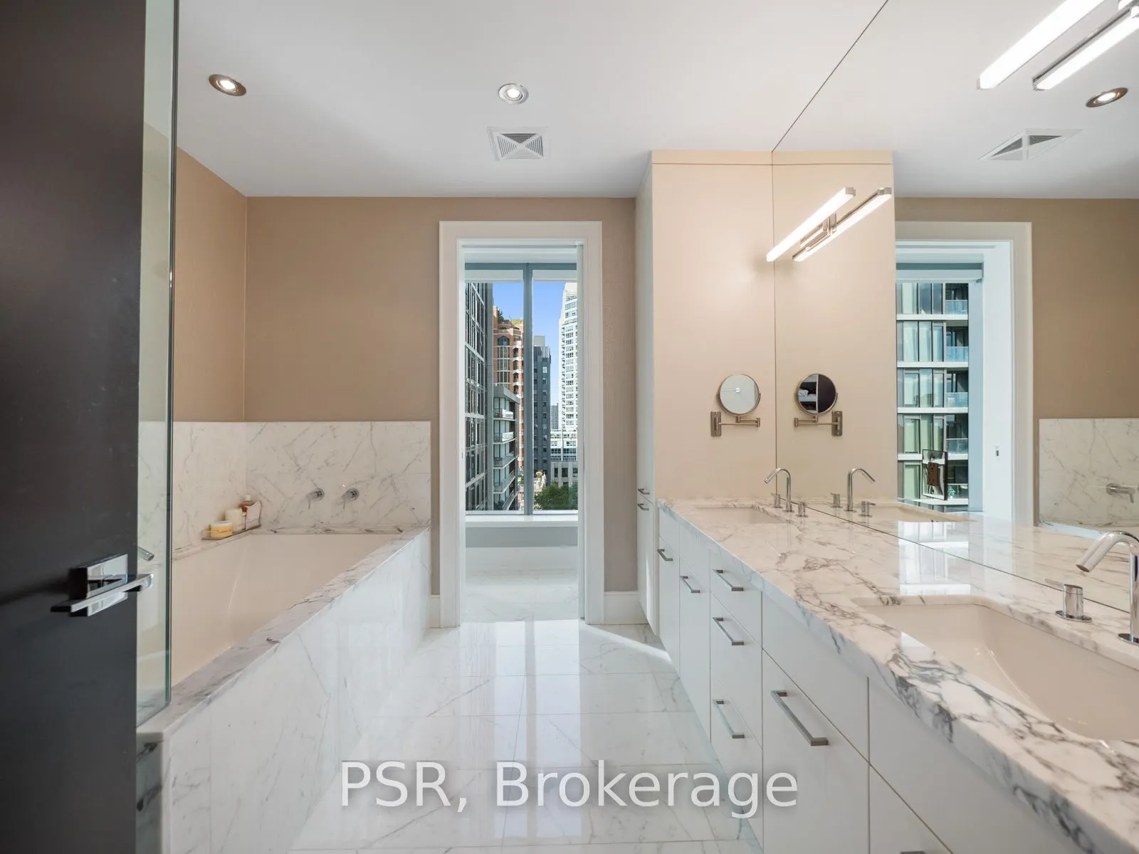 77 Charles St W, #906