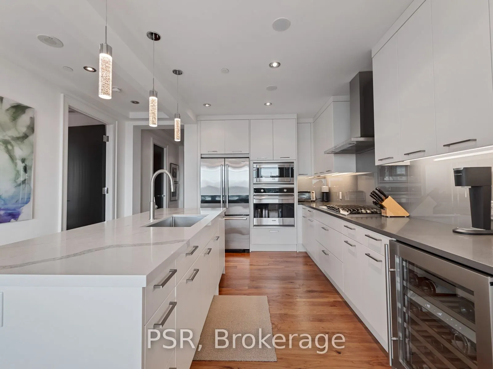 77 Charles St W, #906