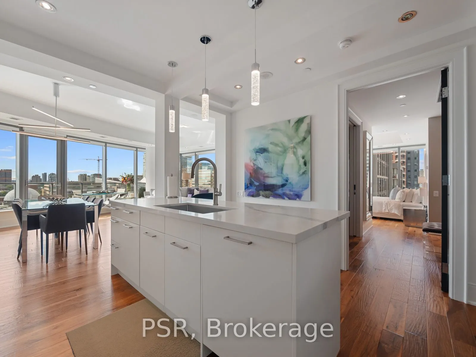 77 Charles St W, #906