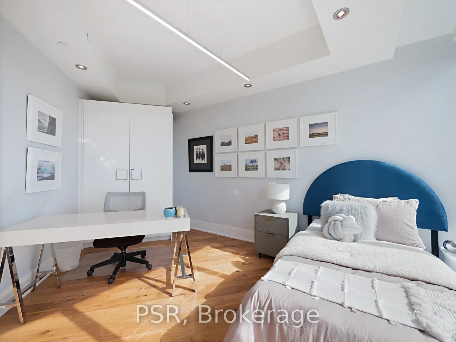 77 Charles St W, #906