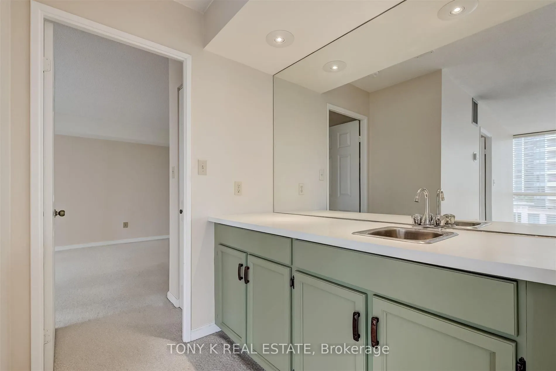 5444 Yonge St, #502A