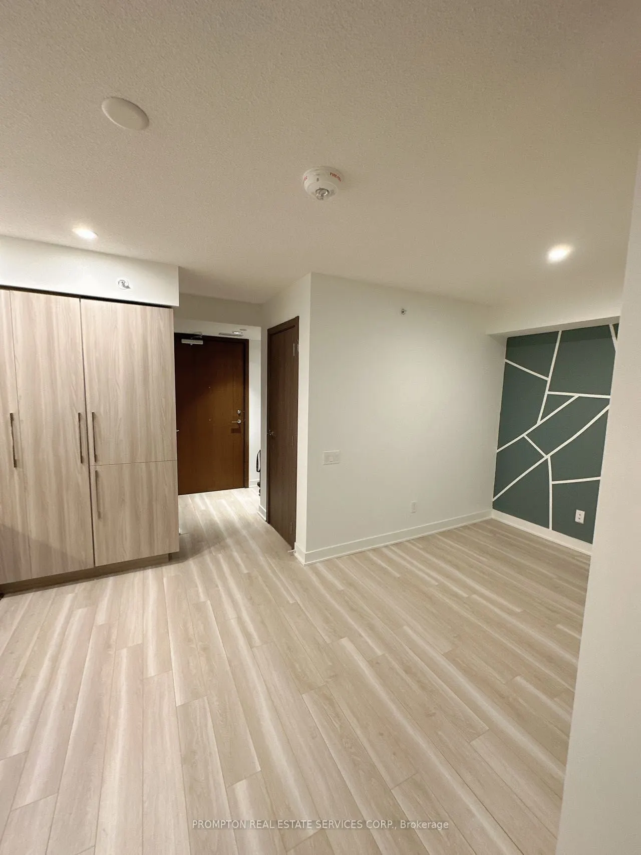 19 Bathurst St, #707