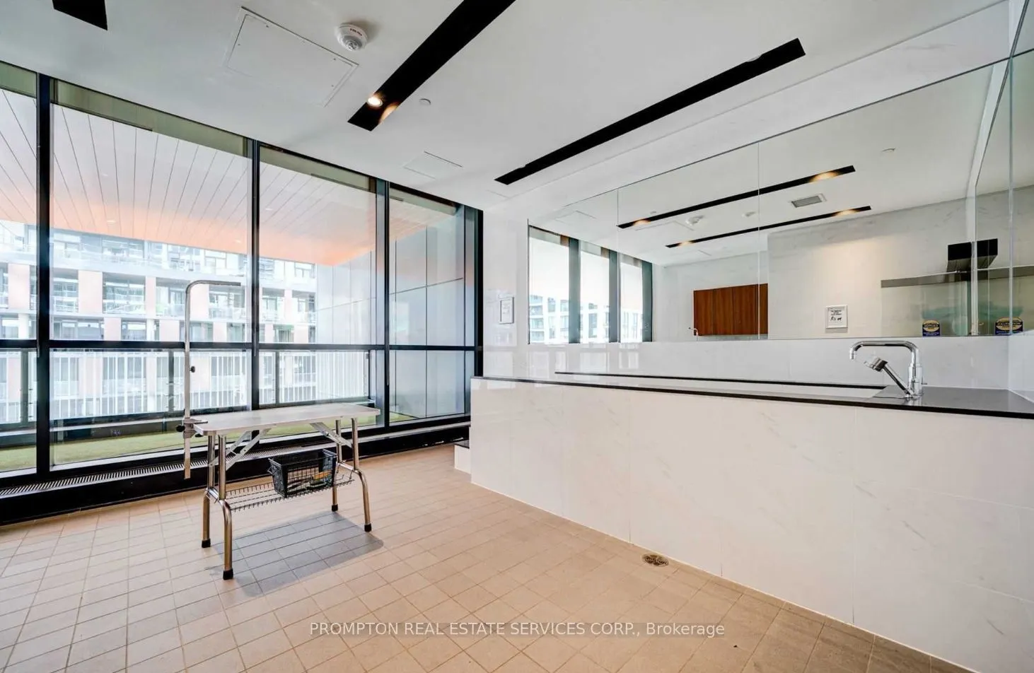 19 Bathurst St, #707