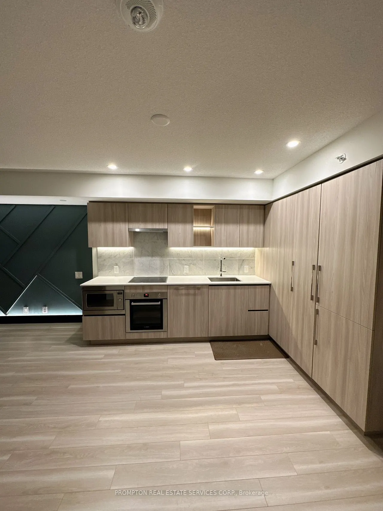 19 Bathurst St, #707