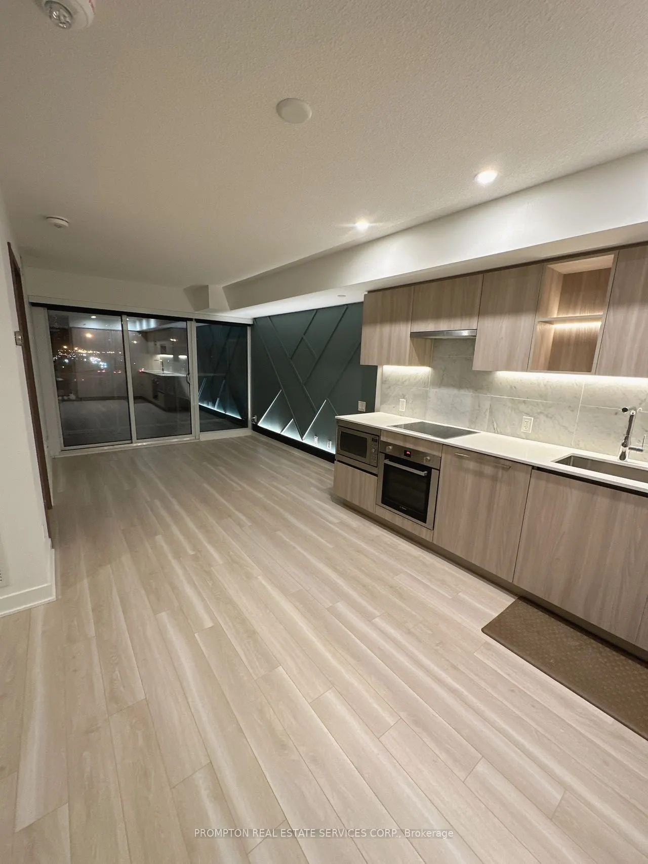 19 Bathurst St, #707