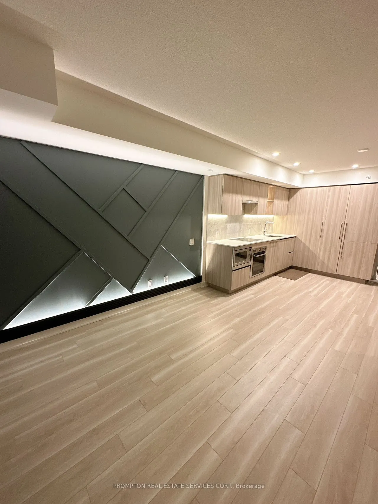 19 Bathurst St, #707