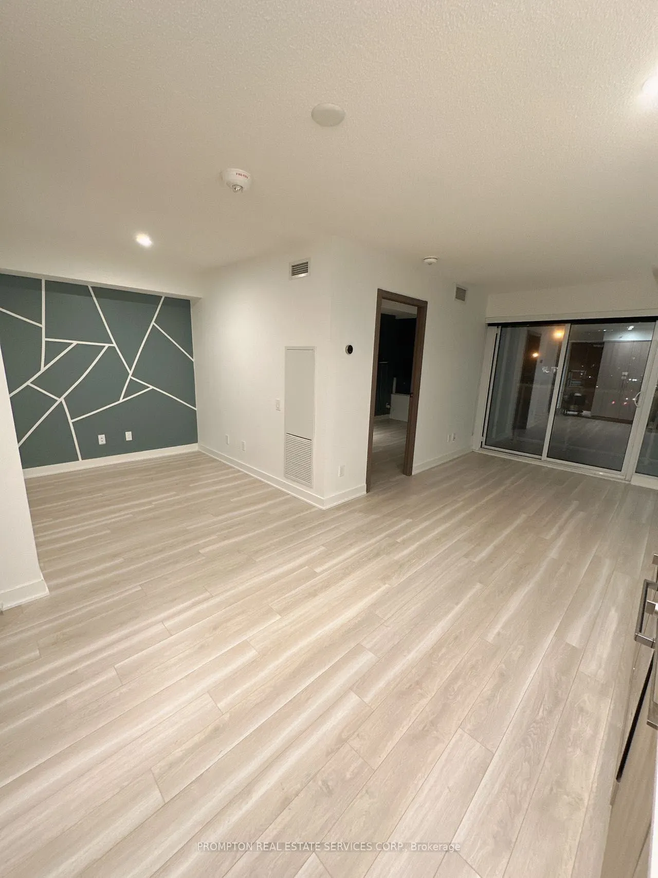 19 Bathurst St, #707