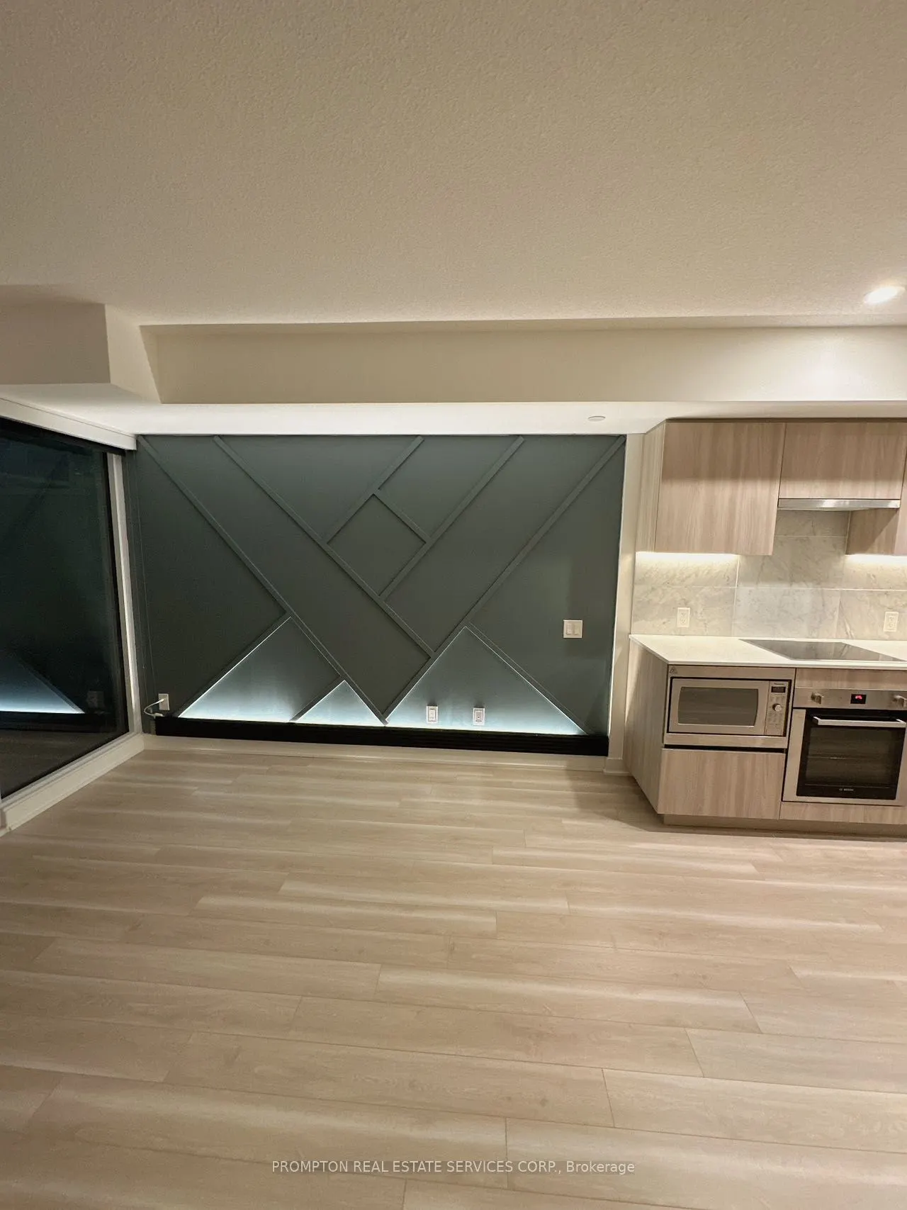 19 Bathurst St, #707