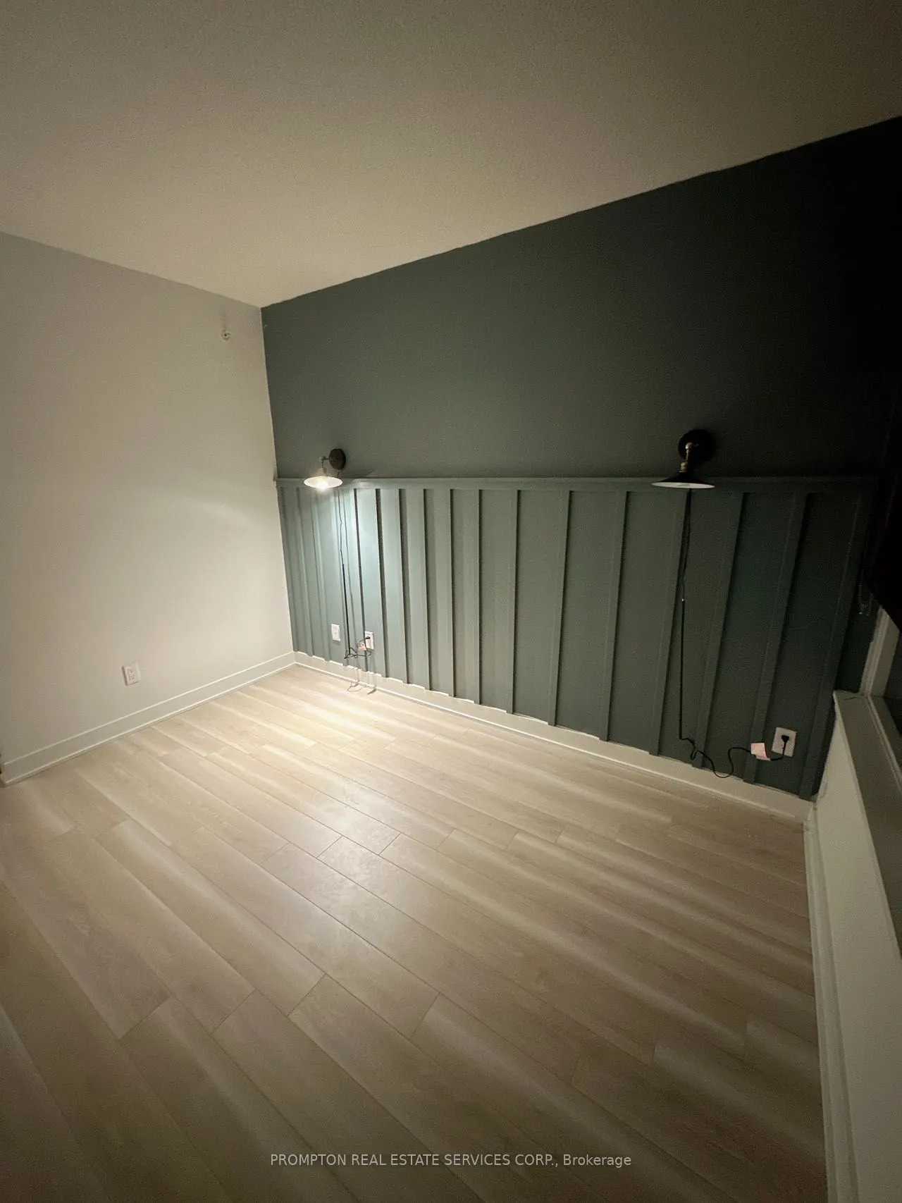 19 Bathurst St, #707