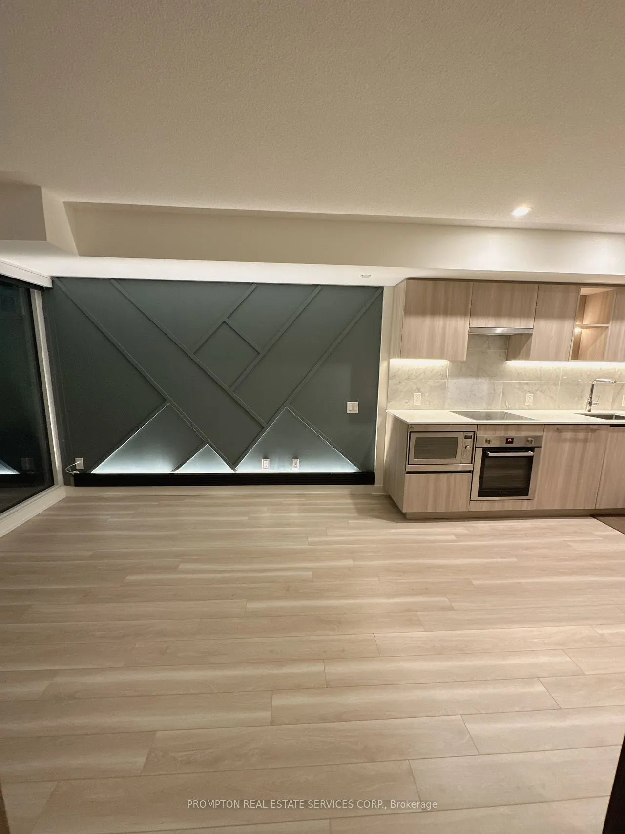 19 Bathurst St, #707