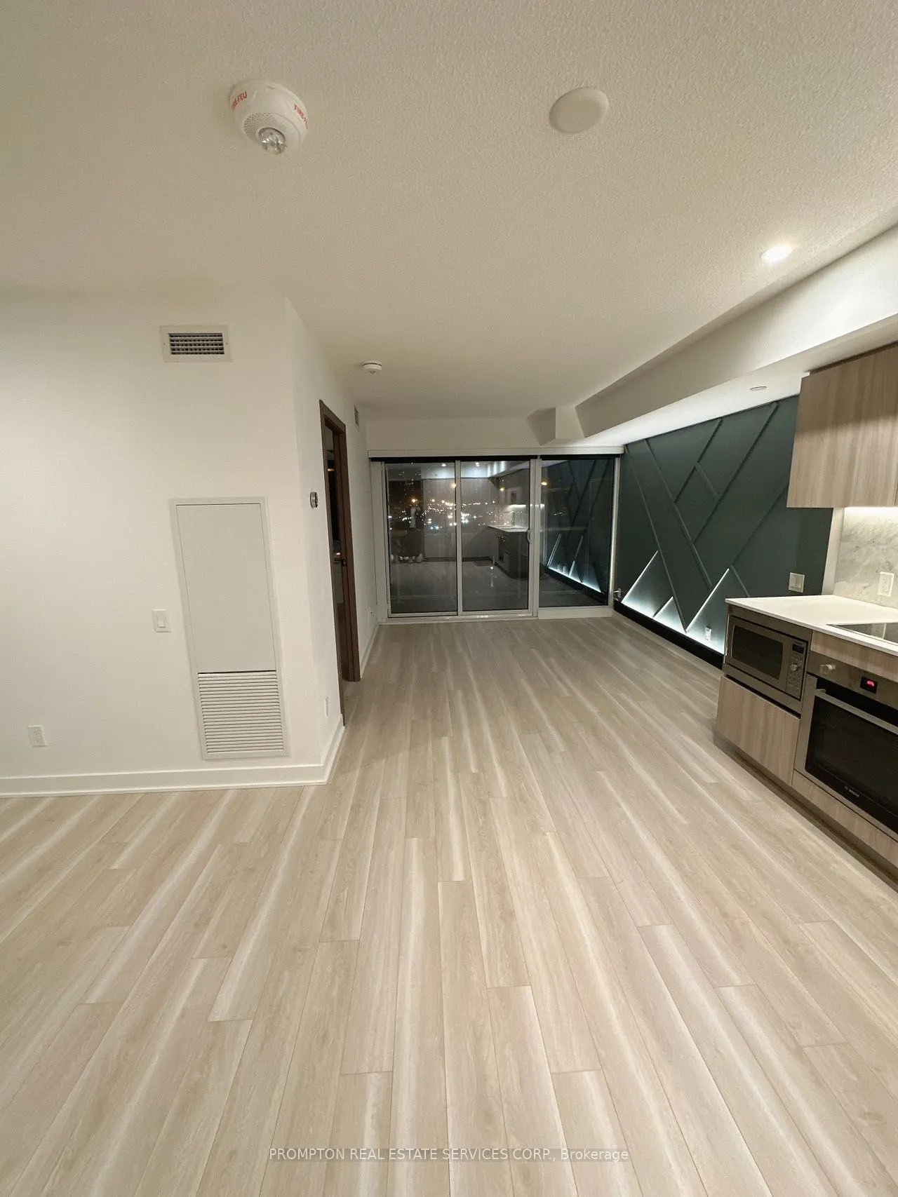 19 Bathurst St, #707