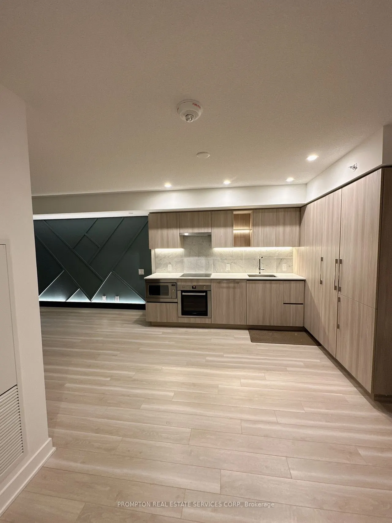 19 Bathurst St, #707