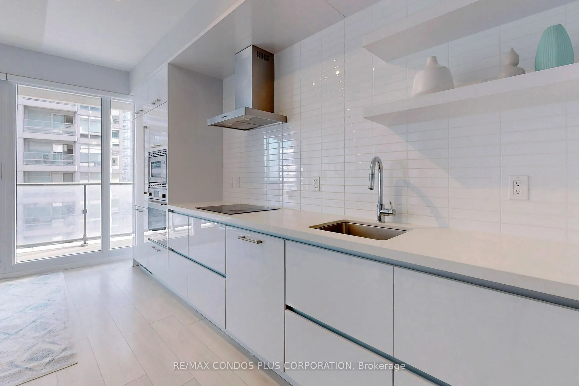 2221 Yonge St, #2006