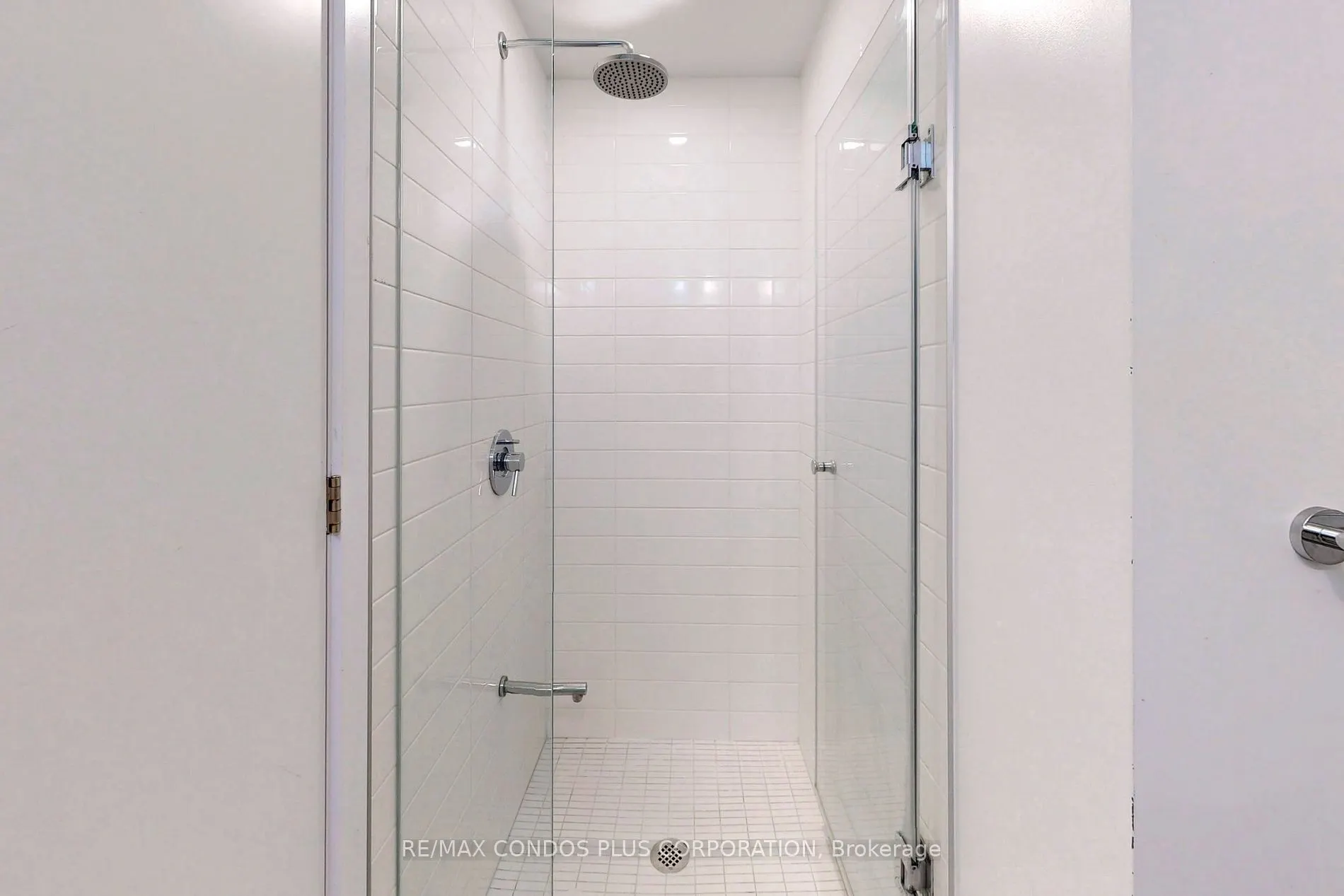 2221 Yonge St, #2006