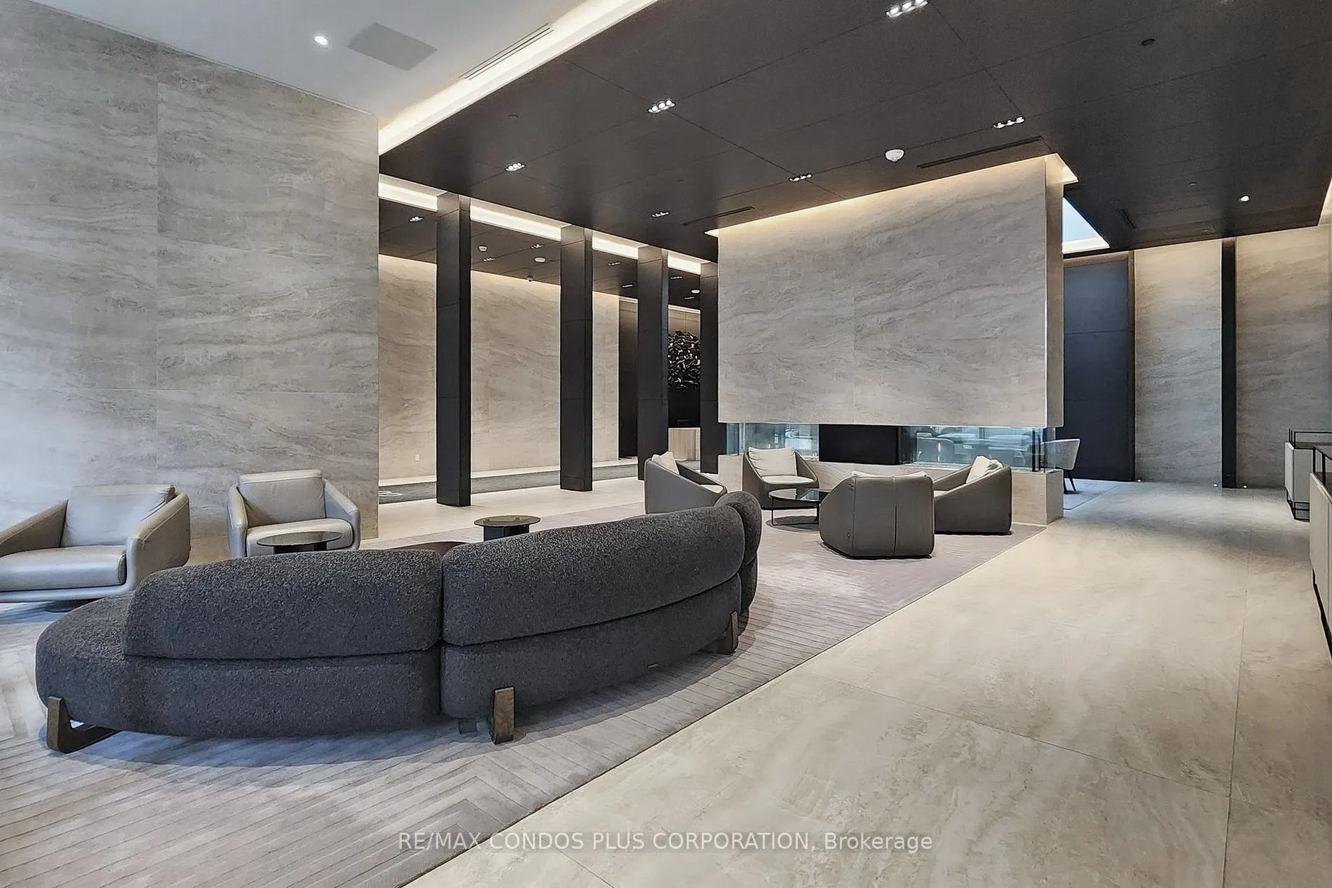 2221 Yonge St, #2006