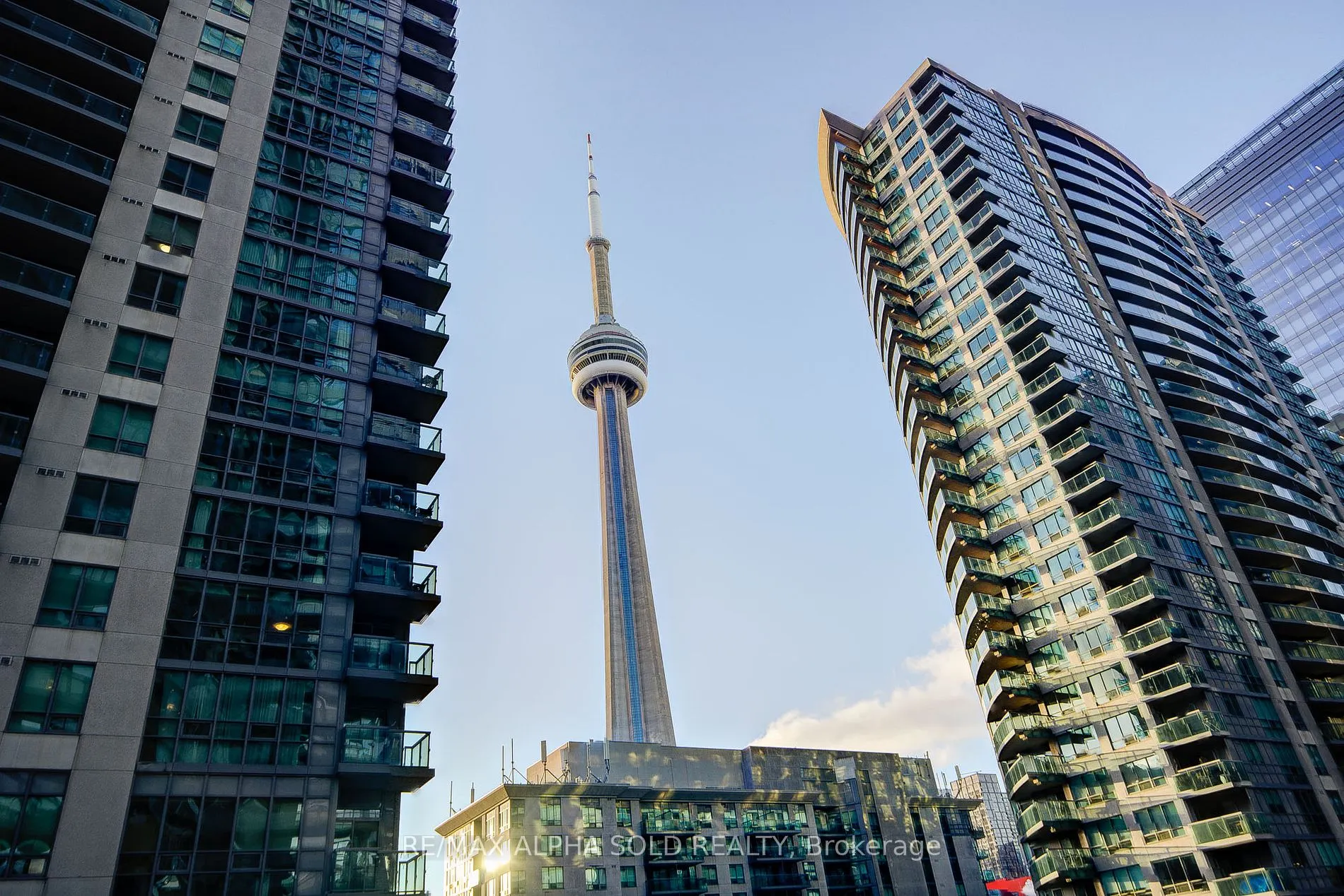 12 York St, #707