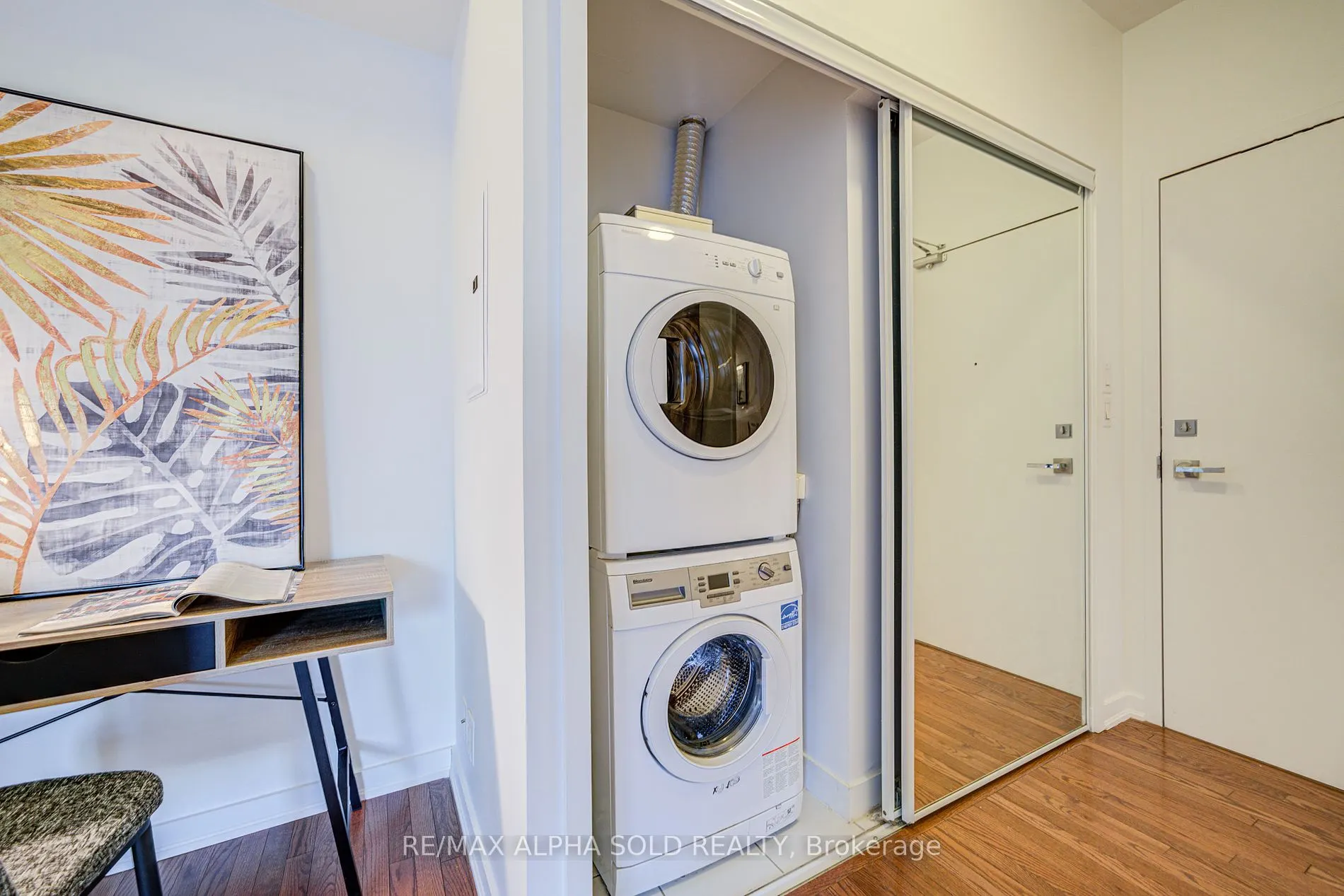 12 York St, #707