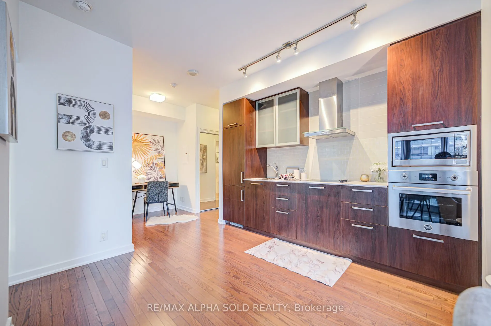 12 York St, #707