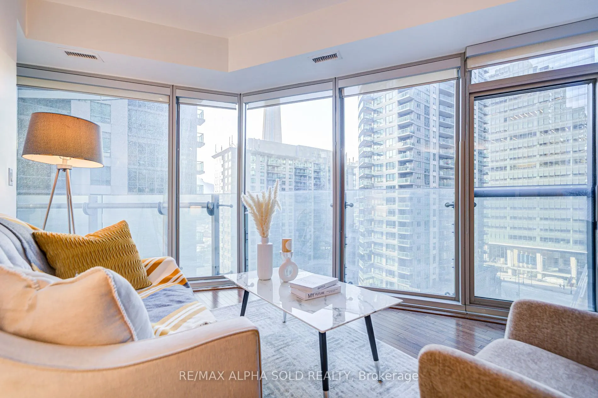 12 York St, #707