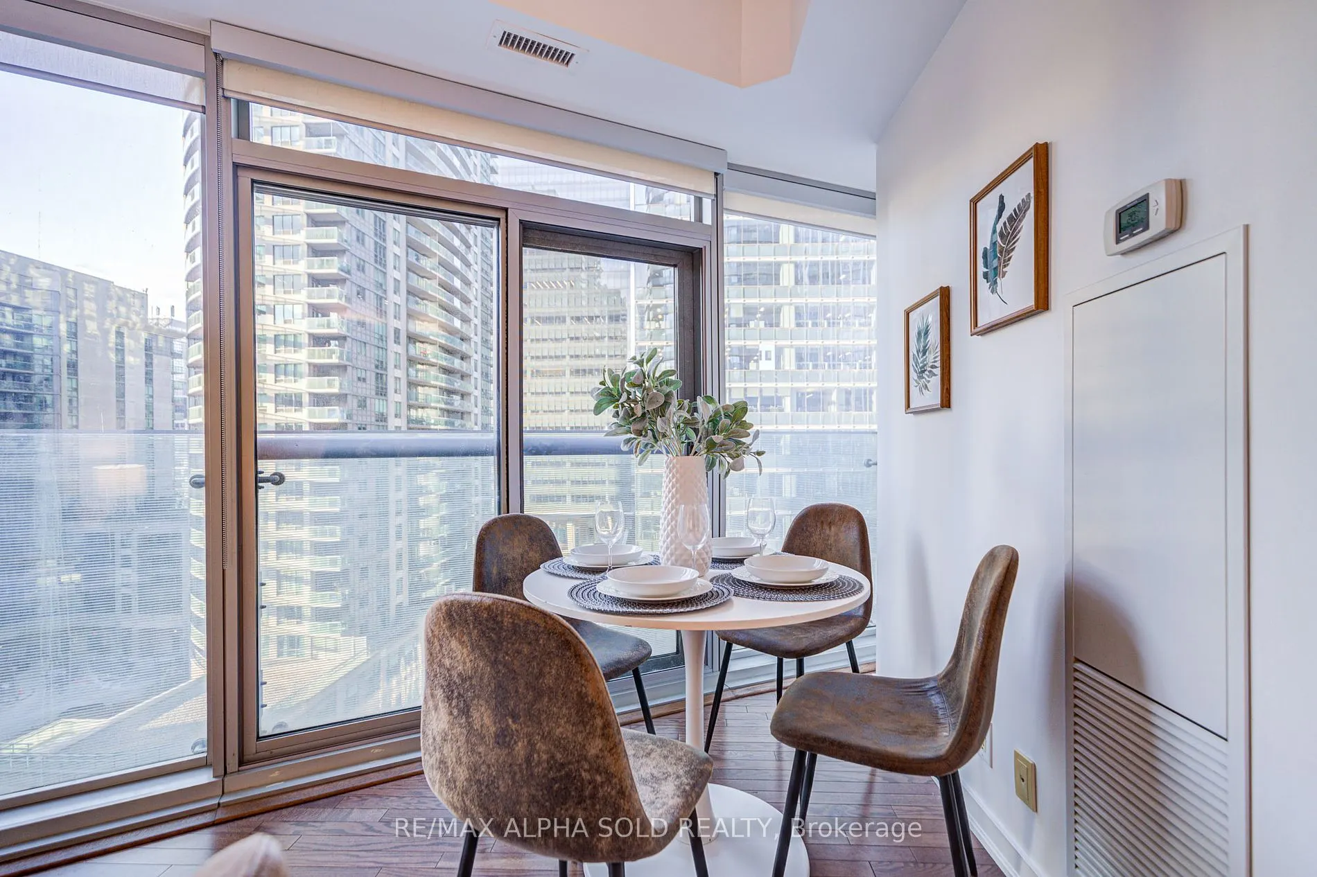 12 York St, #707