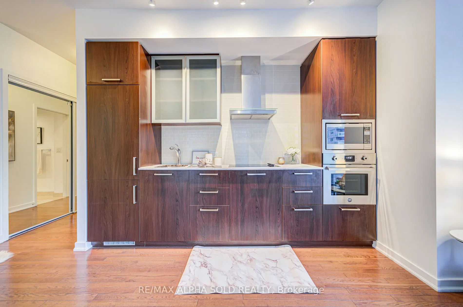 12 York St, #707