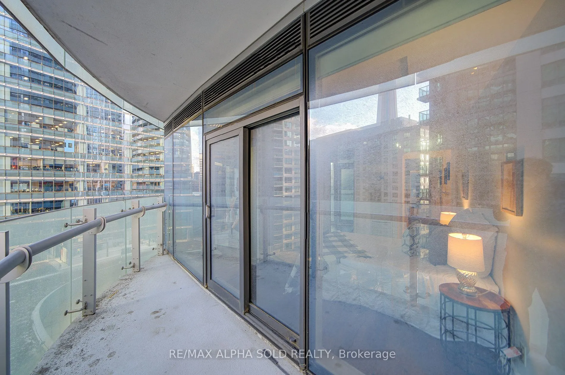 12 York St, #707