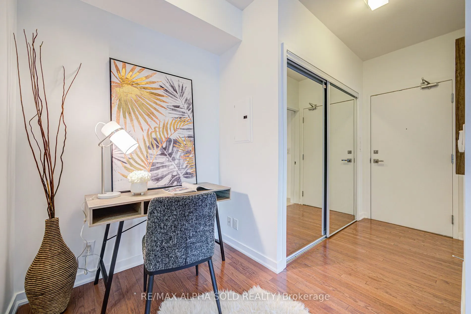 12 York St, #707