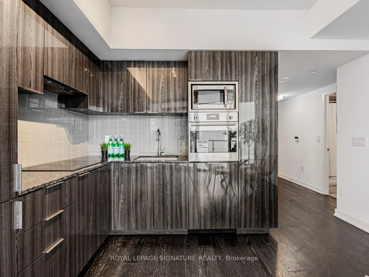 11 Wellesley St W, #4711