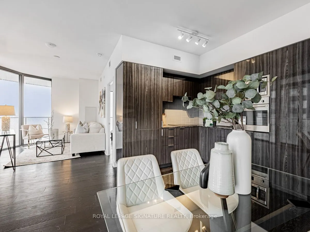 11 Wellesley St W, #4711