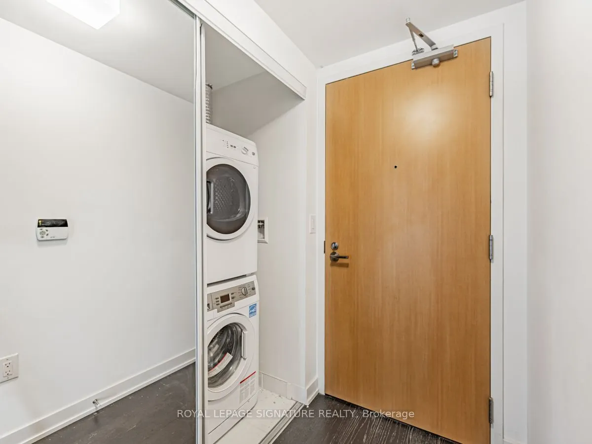 11 Wellesley St W, #4711