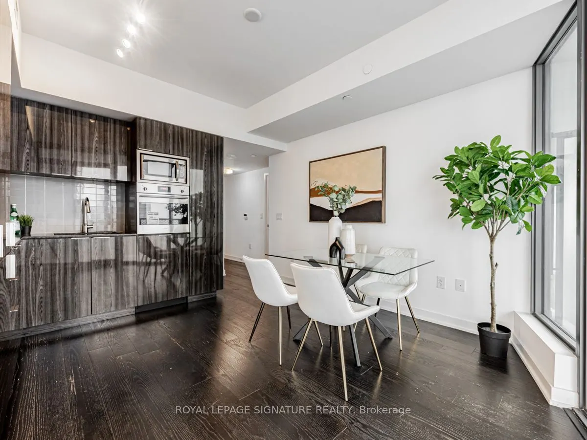 11 Wellesley St W, #4711