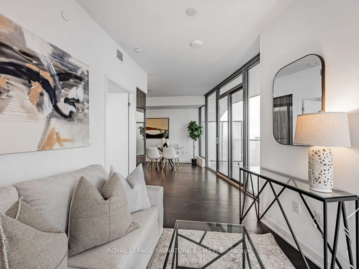 11 Wellesley St W, #4711